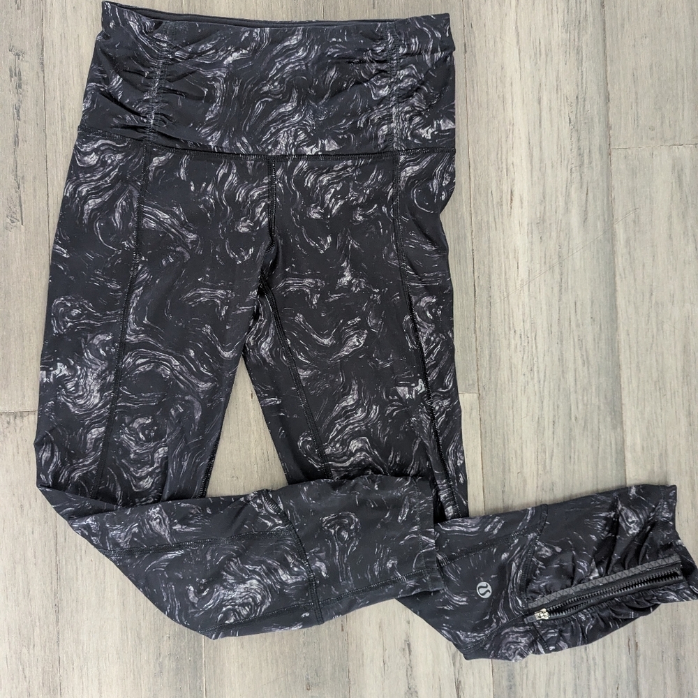 Lululemon Running Crop leggings, Size 4